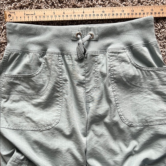 MoFiz Capris with Pockets Loose Fit Light Blue in Size L - Picture 11 of 15